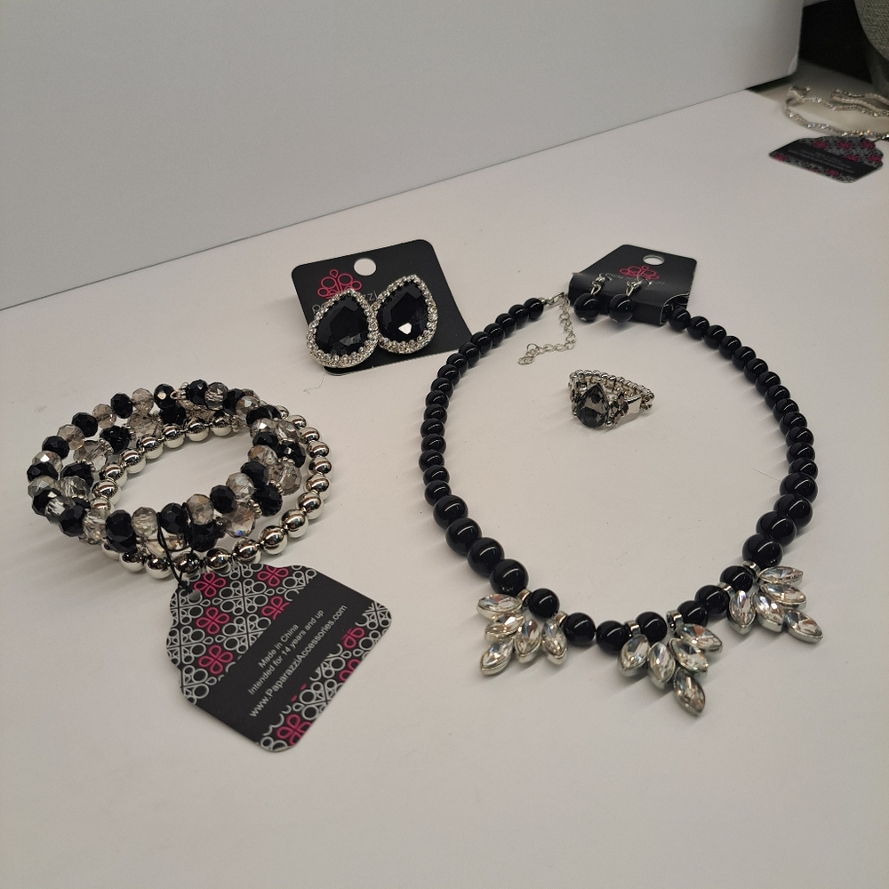 Paparazzi jewelry set. Formal, classy jewelry. Grandmacore